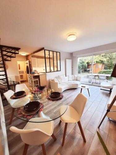 Maison 3 chambres avec clim, terrasse et Netflix pour 6 voyageurs : Villas proche de Portet-sur-Garonne