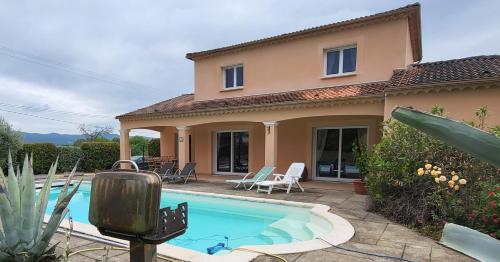 Villa Les Reynauds de 145 m2, 4 chambres pour 7 à 8 personnes avec sa piscine privative : Villas proche de Chandolas