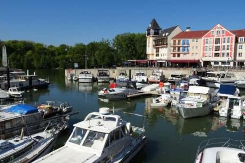 Au cœur du port - CALME - 5 min à pied de la base de loisirs : Appartements proche de Puiseux-Pontoise