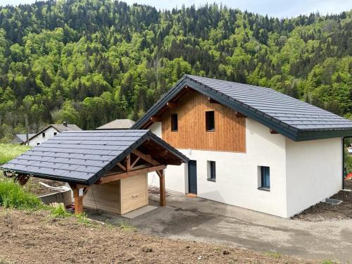Luxurious new villa in the Alpes with sauna and jacuzzi : Villas proche de Mégevette