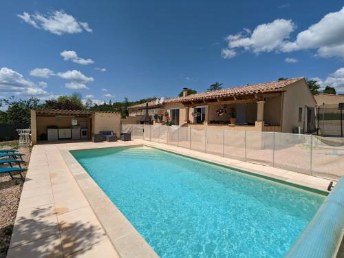 Villa en Provence avec piscine et jacuzzi : Villas proche de Fox-Amphoux