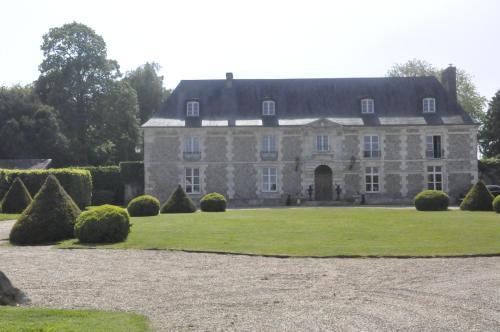Château de St sauveur d'Emalleville : B&B / Chambres d'hotes proche de Bornambusc