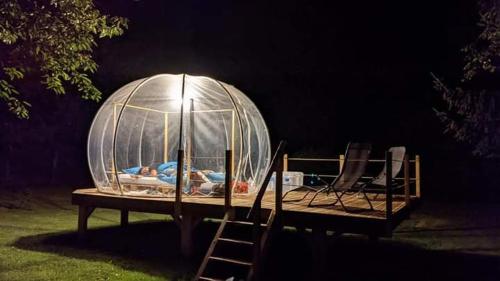 Bulle sous les étoiles : Tentes de luxe proche de Saint-Chabrais