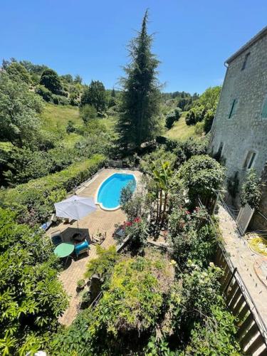 Maison avec piscine et terrasses : Maisons de vacances proche de Saint-Andéol-de-Berg