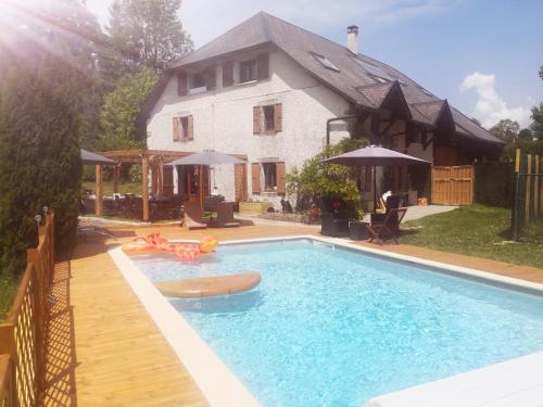 Studio 4 personnes/piscine/proche Annecy-Geneve : Appartements proche d'Arbusigny