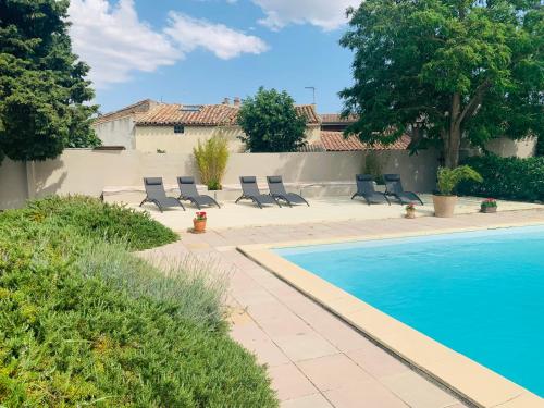 Maison de Margot - villa avec piscine : B&B / Chambres d'hotes proche d'Aigues-Vives