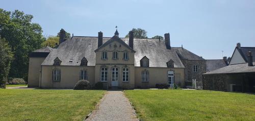Manoir de Saint Ouen : B&B / Chambres d'hotes proche de Saint-Martin-le-Gréard
