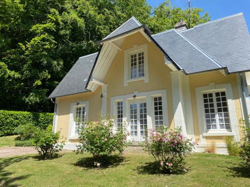 La Maison du Gardien, Chateau de lAvenue : Maisons de vacances proche de Le Mesnil-sur-Blangy