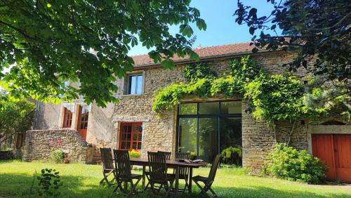 Calme et confort à la campagne en Bourgogne vinicole, : Sejours chez l'habitant proche de Santosse