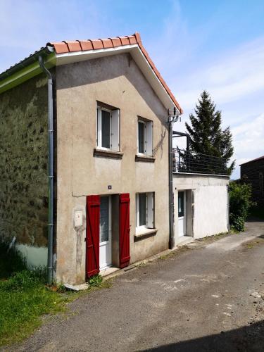 Maison de 2 chambres avec terrasse amenagee a Vergezac : Maisons de vacances proche de Bains