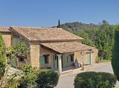 Grand Jas provençal avec tennis et piscine privés : Maisons de vacances proche de Niozelles