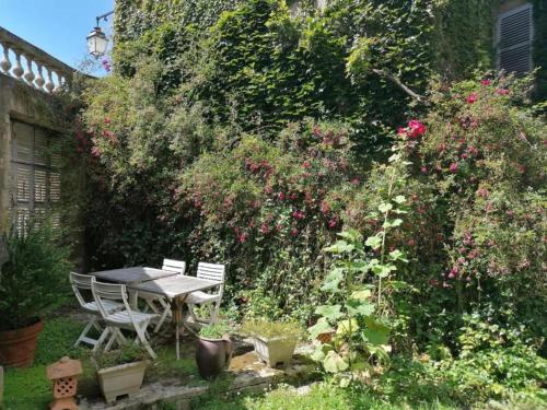 Pleasant apartment in Bayeux with garden : Appartements proche de Subles