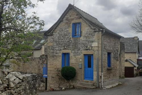 La petite maison bleue : Maisons de vacances proche de Marcillac-Vallon