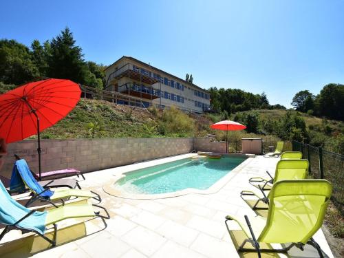 Nice holiday home in Cuzy with shared pool : Maisons de vacances proche de La Tagnière