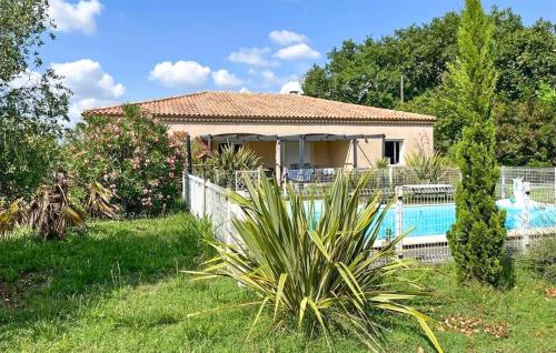 Nice Home In Beraut With Outdoor Swimming Pool, Wifi And 4 Bedrooms : Maisons de vacances proche de Ligardes