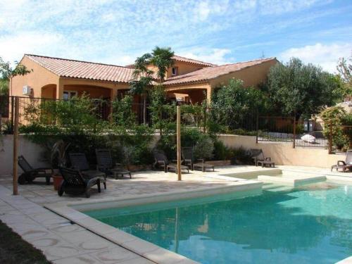 Appartement méditerranéen avec piscine : Appartements proche de Tourbes