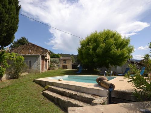 Nice appartment in Malauc ne with Private Swimming Pool : Maisons de vacances proche de Beaumont-du-Ventoux