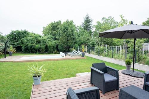 Maison individuelle avec piscine privative. : Villas proche de Saint-Médard-en-Jalles