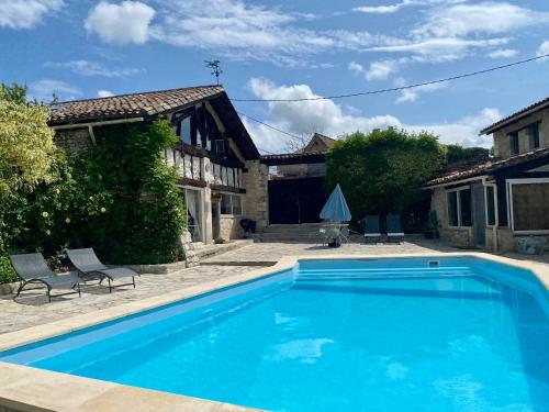 Anahata Gite : Maisons de vacances proche de Saint-Maurice-de-Lestapel
