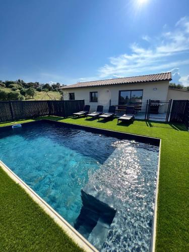 Casa Lamaghjone : Villa T4 avec piscine à 3,5km de la mer : Villas proche d'Aléria