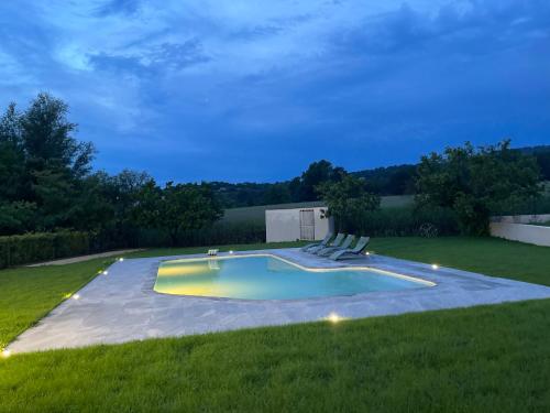 Magnifique villa contemporaine 8 personnes : Maisons de vacances proche de Pierrevert