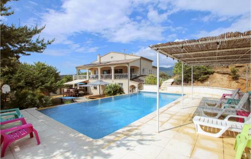 Amazing Home In Rousset Les Vignes With Outdoor Swimming Pool, Wifi And Private Swimming Pool : Maisons de vacances proche de Valréas