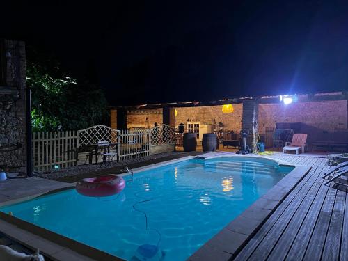 Magnanerie avec piscine en Coeur de village : Villas proche de Saint-Jean-de-Crieulon