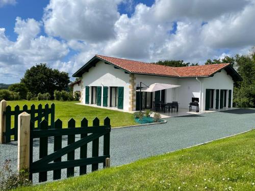 Maison familiale à Ahetze à 10 min des plages : Villas proche de Saint-Pée-sur-Nivelle