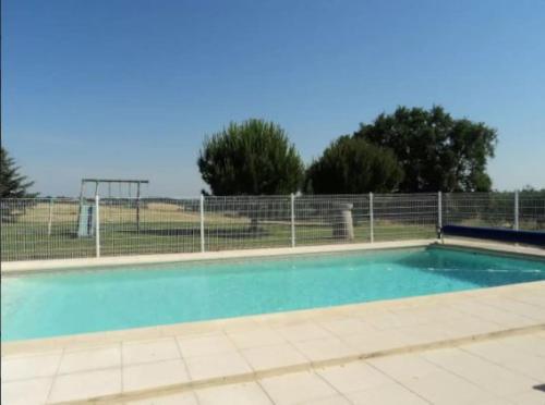 Gîte avec piscine pour 5 pers aux portes du Gers - Summer Holiday for 5 people near Le Gers - Private Pool : Maisons de vacances proche de Marmont-Pachas