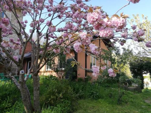 Beautiful house in Giverny : Maisons de vacances proche de Gasny