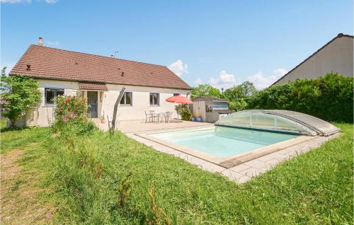 Stunning Home In Briare With Outdoor Swimming Pool, Wifi And Sauna : Maisons de vacances proche de Dammarie-en-Puisaye