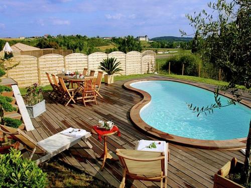 Luxurious villa with nice terrace in rural Chalais : Maisons de vacances proche de Yviers