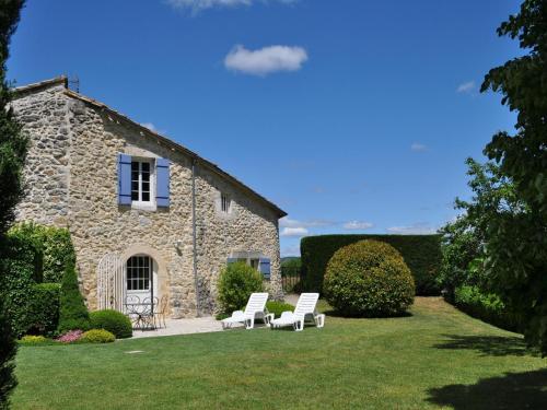Pretty stone house with terrace and garden, Lussan : Maisons de vacances proche de Lussan