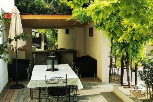Maison Magnolia : Maisons de vacances proche de Névian