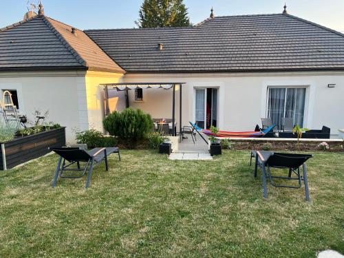 Maison familiale dans un quartier calme : Villas proche d'Escolives-Sainte-Camille