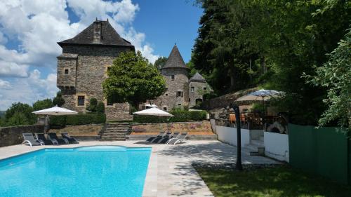 The Unique Round Tower Gite at Chateau de Chauvac : Maisons de vacances proche de Brivezac