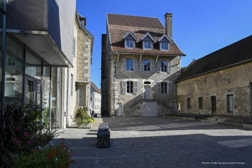 Gîte Les Muses, Ancien hôtel particulier avec SPA : Maisons de vacances proche de Châteauvieux-les-Fossés