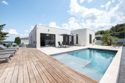 Exceptional villa with swimming pool : Maisons de vacances proche de Mas-des-Cours