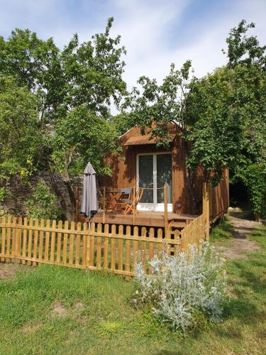 Studio en bois independant avec terrasse et jardin : Chalets proche de Combas