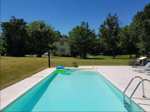 Spectacular Gascon Farmhouse, Private Pool, sleeps 10, 4 bathrooms : Maisons de vacances proche de Mirande