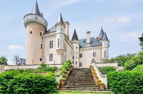 Château Saint-Chartier : B&B / Chambres d'hotes proche de Montlevicq