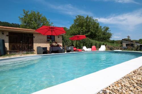 Combe Jolie, piscine, jacuzzi, wifi : Maisons de vacances proche de Saint-Vincent-de-Cosse