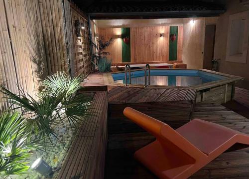 Maison de charme avec piscine, 4 chambres. : Villas proche de Vinassan