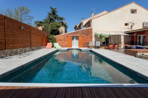 Superbe maison avec piscine : Villas proche de Vinassan