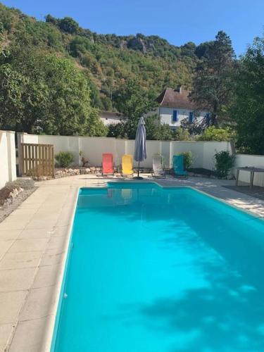 Maison avec piscine pour 10 à 14 personnes : Maisons de vacances proche de Lentillac-du-Causse