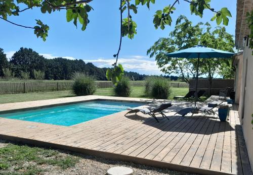 Mas en Provence calme et sérénité piscine chaufffée : Villas proche de Verquières