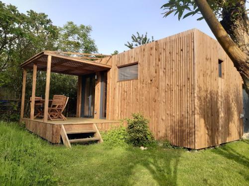 Studio en bois à 20mn du Puy du Fou avec grand jardin : Maisons de vacances proche de Montournais