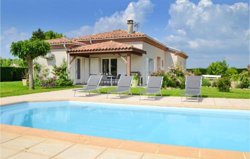 Awesome Home In Saint-georges With Outdoor Swimming Pool, Wifi And 3 Bedrooms : Maisons de vacances proche de Saint-Vite