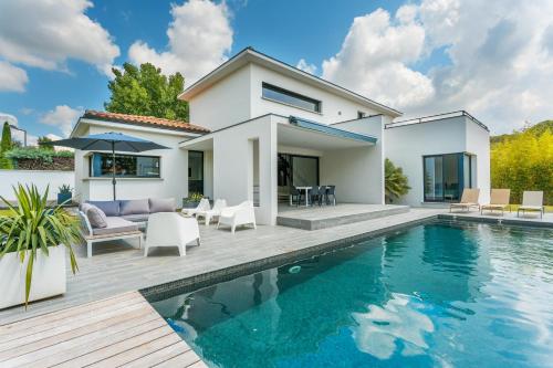 Villa Capucine - Villa avec piscine privée : Maisons de vacances proche d'Aigues-Vives