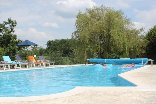 Ferme en pierre, site isolé avec piscine : Maisons de vacances proche de Saint-Astier